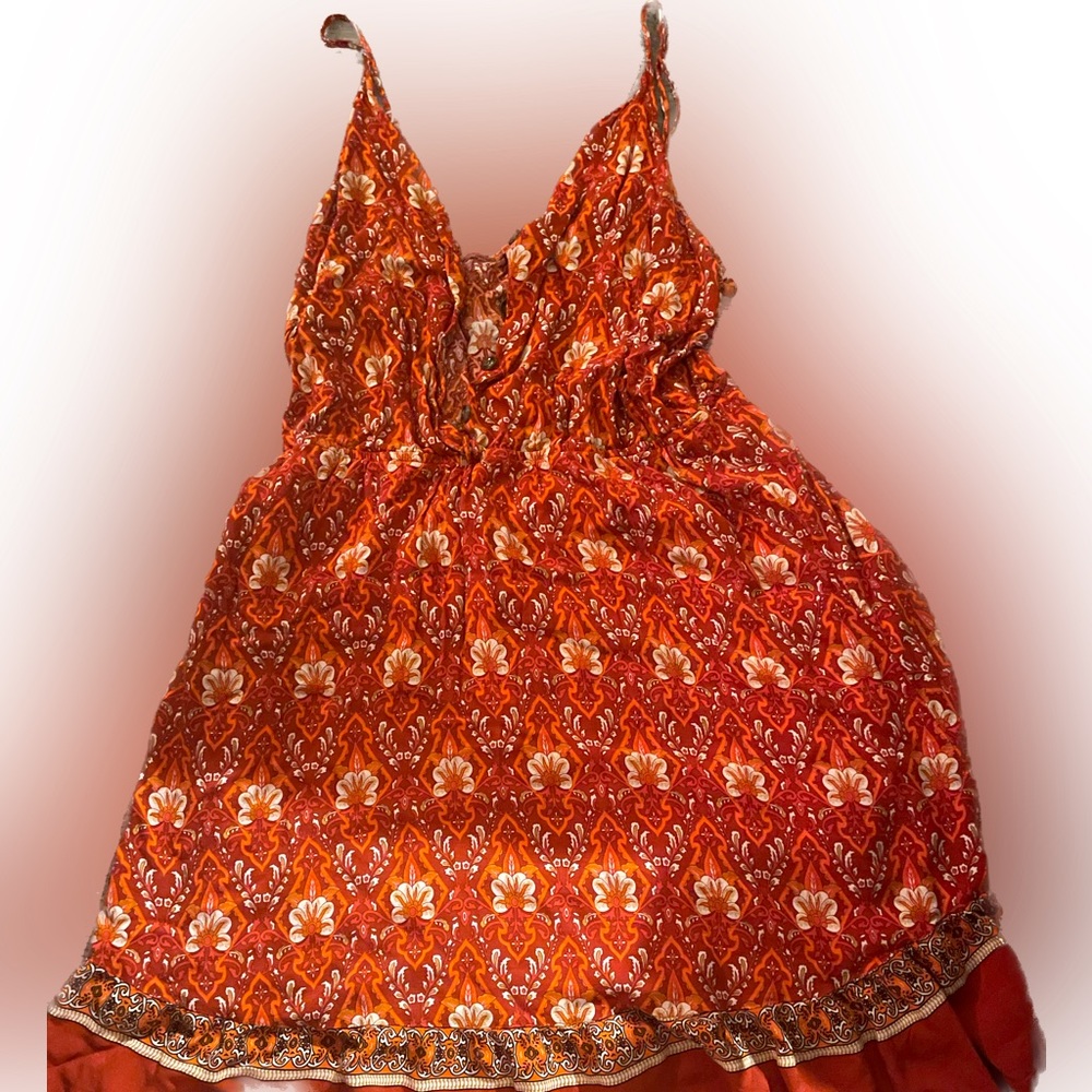 Red casual spring dress. XL-fits more like a L but enough give for an XL to wear